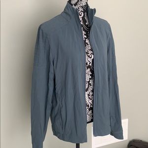 Dark blue Lululemon sip up